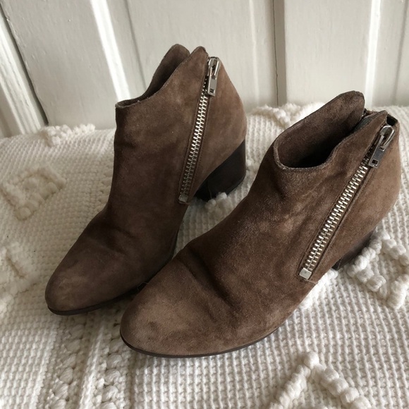 Vaneli Block Heel Side Zip Brown Suede Low Heel Ankle Boot Bootie Shoe Size 9.5 - Picture 1 of 10